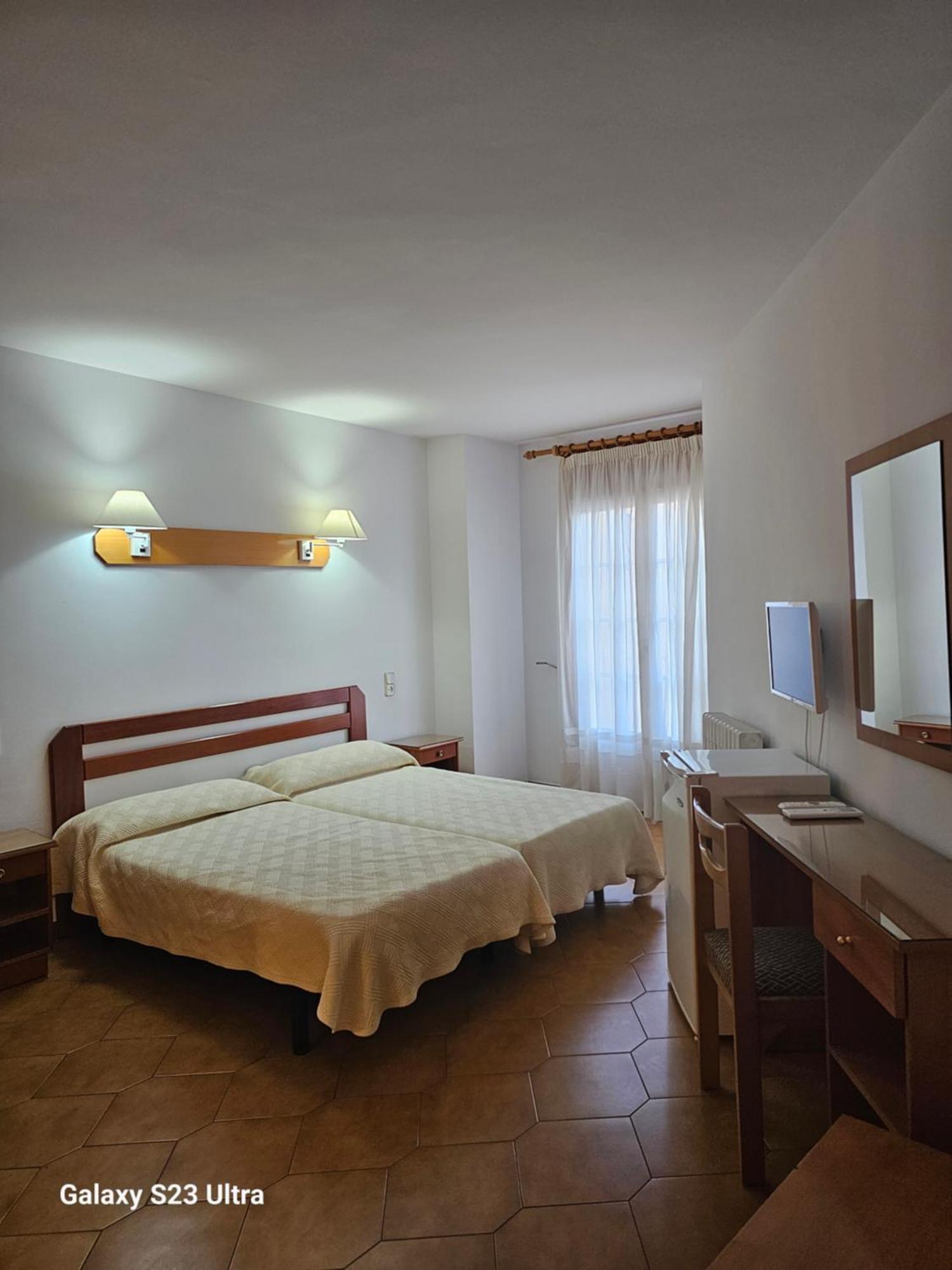 Hostal Celmar Malllorca II Malgrat de Mar Exterior foto