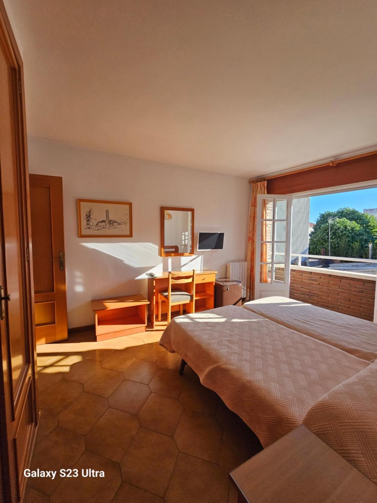 Hostal Celmar Malllorca II Malgrat de Mar Exterior foto
