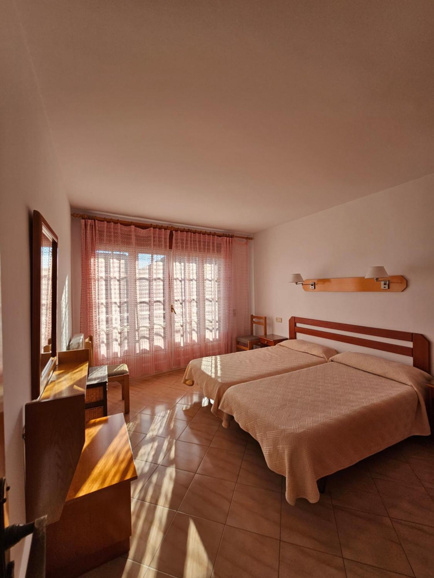 Hostal Celmar Malllorca II Malgrat de Mar Exterior foto