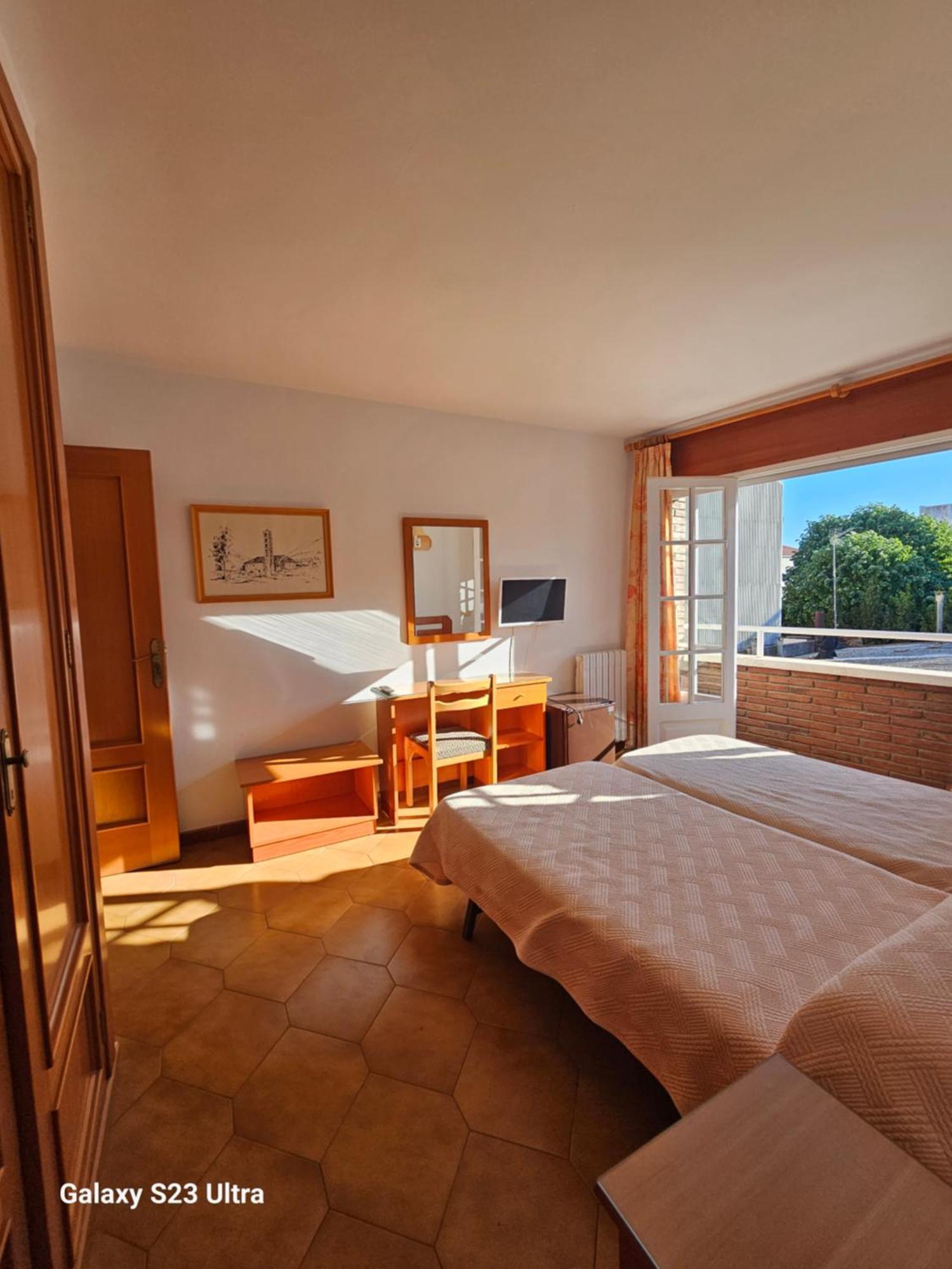 Hostal Celmar Malllorca II Malgrat de Mar Exterior foto