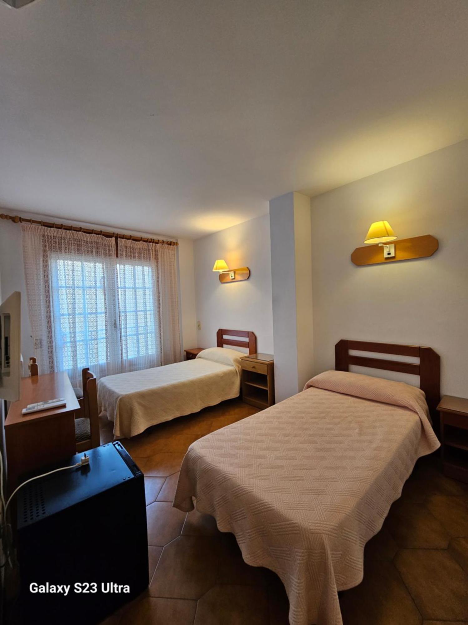Hostal Celmar Malllorca II Malgrat de Mar Exterior foto